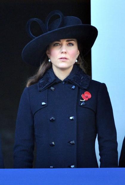 Prince William & Kate Middleton Commemorate Remembrance Sunday