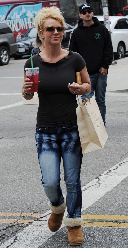 Britney Spears Shops Beverly Hills, Protests Pandora