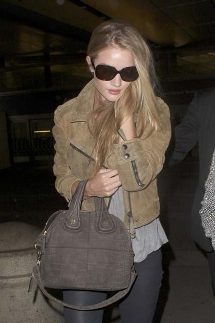 Rosie Huntington Whiteley Jets Back to West Coast