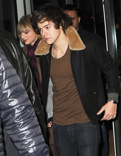 Taylor Swift & Harry Styles made out in public & 'he's really protective of her'