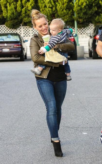 Hilary Duff & Mike Comrie: Grocery Shopping with Luca