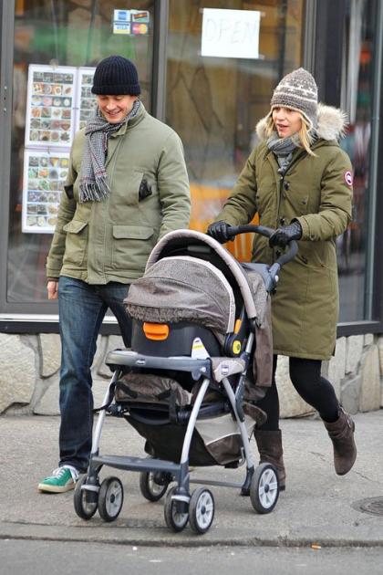 Claire Danes & Hugh Dancy: Chistmas Eve Stroll with Cyrus