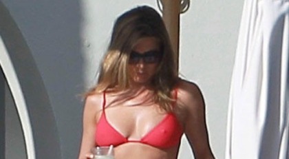 Jennifer Aniston Is in a Bikini