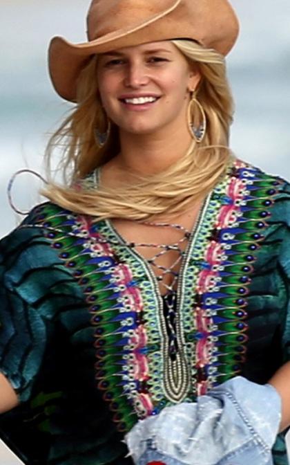 Newly Pregnant Jessica Simpson Enjoys Holiday in Hawaii