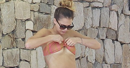 Jessica Alba Still Looks Incredible in a Bikini