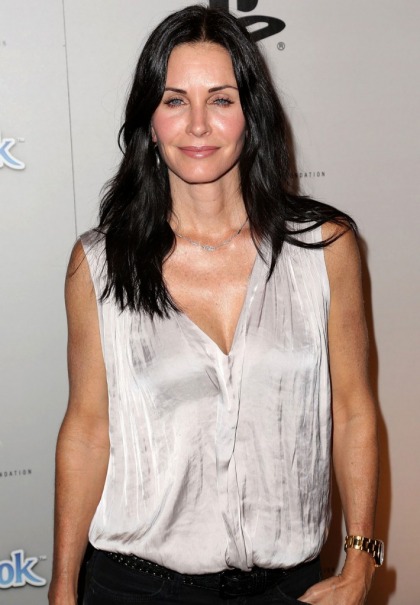 Courteney Cox gets her hands laser treated for age, 'I?ll wear gloves in summer'
