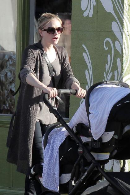 Anna Paquin and Stephen Moyer Shop with the Twins