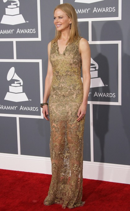 Nicole Kidman in gold Vera Wang at the Grammys: simple & pretty?