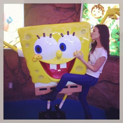 Victoria Justice Gets Freaky With Spongebob