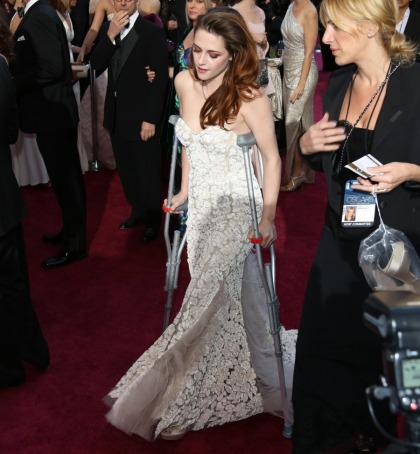 Kristen Stewart was grumpy at the Oscars because 'she has insecurities' of course