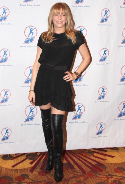 LeAnn Rimes at a DC event for Youth National Guard: does she look pregnant?