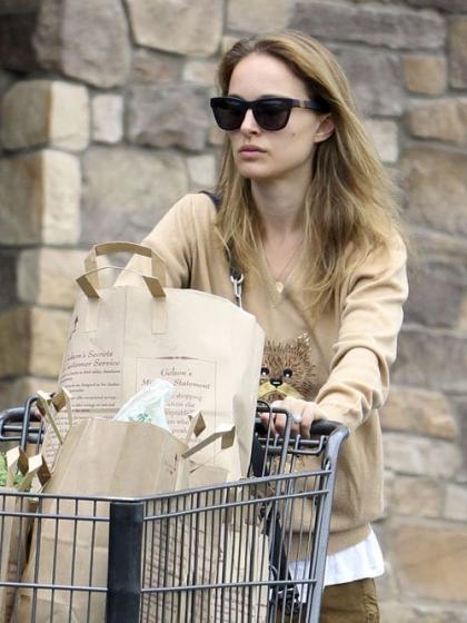 Natalie Portman's Gelson's Grocery Stop