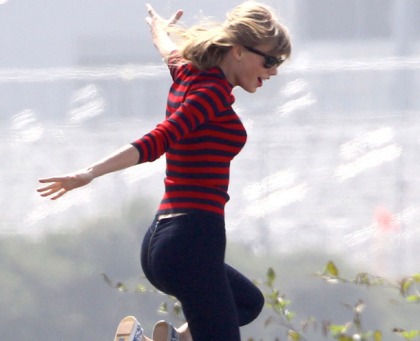 Taylor Swift's Booty Jump