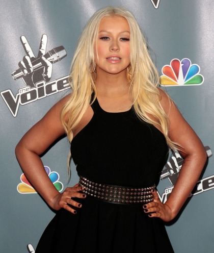 Christina Aguilera ditched the bright orange spray tan and clown makeup: cute?