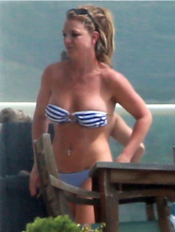 Britney Spears Looking Really Good in Bikini