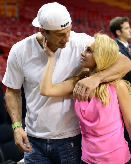 Hayden Panettiere kisses her huge on-again bf, Wladimir Klitschko: hot or gross?