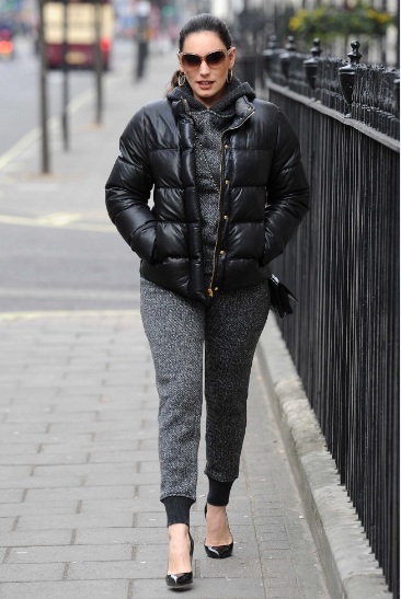 Kelly Brook Sexy Tight Jogging in London Street