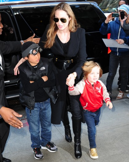 Angelina Jolie took sons Pax & Knox to FAO Schwarz on Friday: adorable?