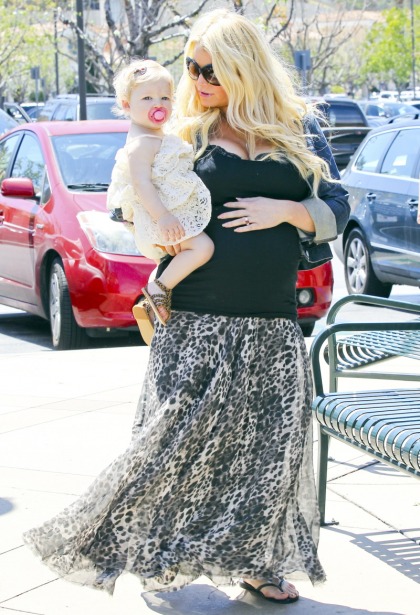 Jessica Simpson plans to marry Eric one month after giving birth to Ace Johnson?