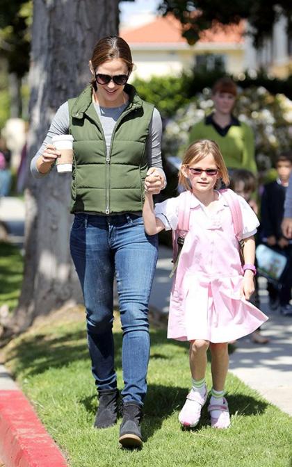 Jennifer Garner: School Duty in Santa Monica
