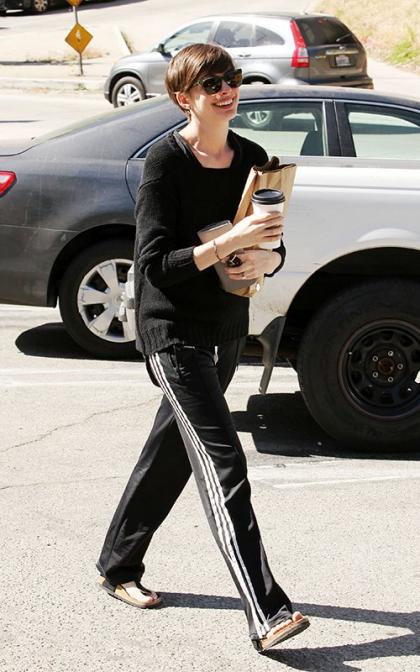 Anne Hathaway: Grocery Gal in LA