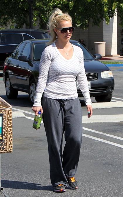 Britney Spears & David Lucado: Grocery Store Mates