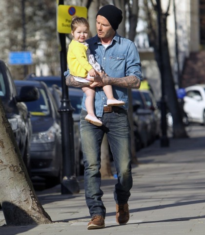 David Beckham gets a kiss from Harper in London: the cutest thing ever?