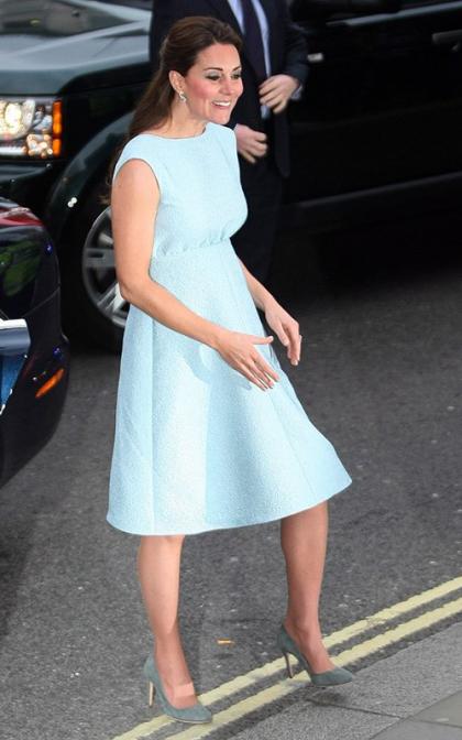 Kate Middleton's Pretty Art Room Arrival & Photo Scandal Updates