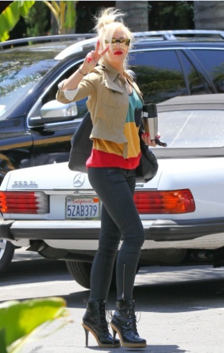 Gwen Stefani Great Booty in Tights at a Recording Studio in Hollywood