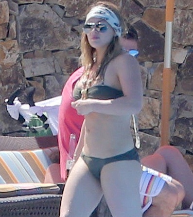Hilary Duff Flaunts Her Bikini Body on Mother's Day in Mexico