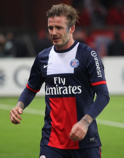 David Beckham has a good man-cry at the end of his last professional game