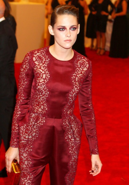 Kristen Stewart 'has been in a terrible mood' before & after her split with Sparkles