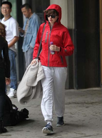Anne Hathaway Dresses Down for Rainy NYC Day