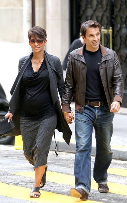 Pregnant Halle Berry and Olivier Martinez: Lovers in Paris