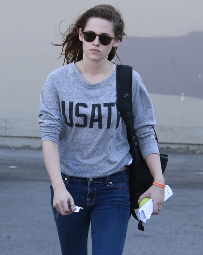 Kristen Stewart feels 'betrayed?, 'she can't let go of Rob or get over him'
