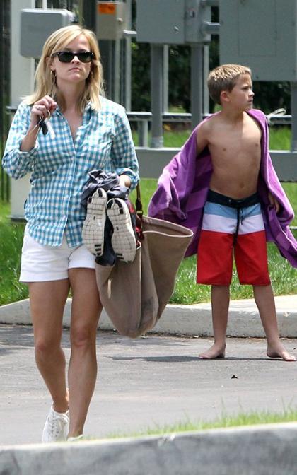 Reese Witherspoon Takes Deacon to a Nashville Pool