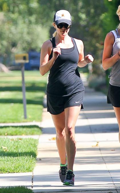 Reese Witherspoon: Brentwood Jogging Babe