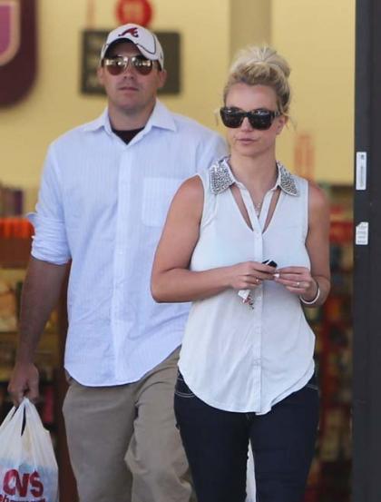 Britney Spears & David Lucado: Friday Retail Therapy Stop