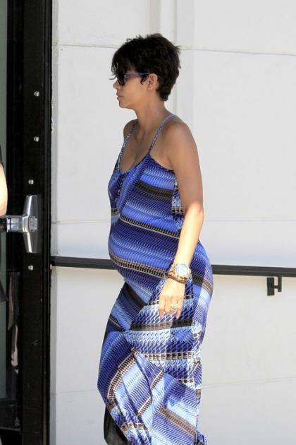 Halle Berry: Furniture Hunter in Culver City