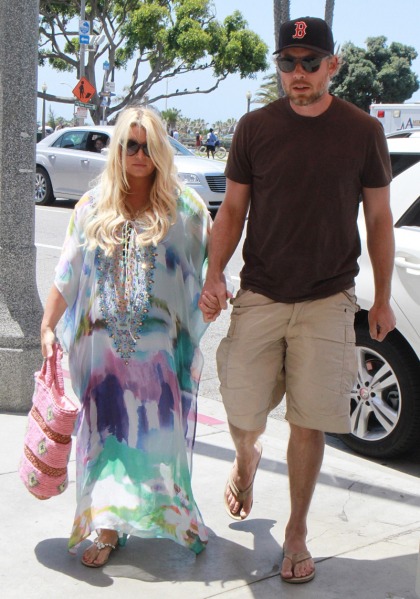 Jessica Simpson gives birth to baby Ace Knute Johnson (seriously, that's the name)