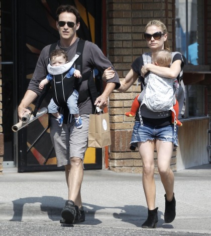 Stephen Moyer & Anna Paquin show off babies Charlie & Poppy: so cute?!