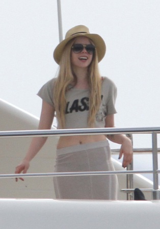 Avril Lavigne Hotness on a Yacht in Frances