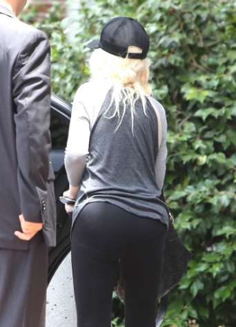 Christina Aguilera Great Ass in Tights at a Gym in Thousand Oaks