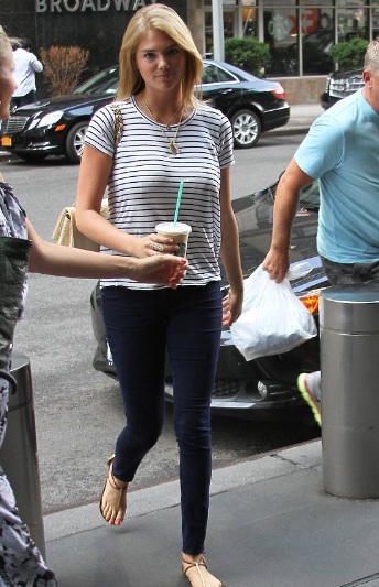 Kate Upton Curvy in a Baggy T-shirt in New York