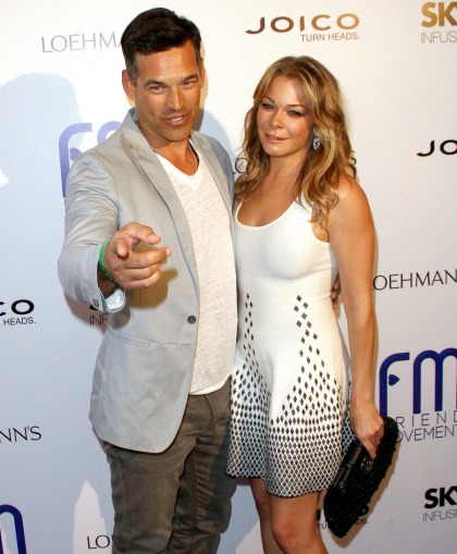 LeAnn Rimes isn't knocked up: 'I?m far from pregnant & just dropped a jean size'
