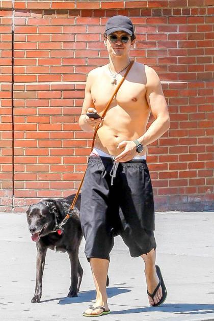 Orlando Bloom's Shirtless Stroll in the Big Apple