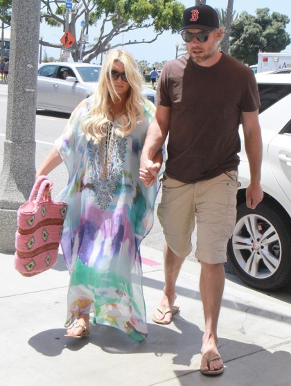 Jessica Simpson gave Eric Johnson a $42,000 push present after she gave birth