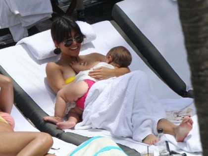 Kourtney Kardashian Breastfed Her Kid in a Swimsuit