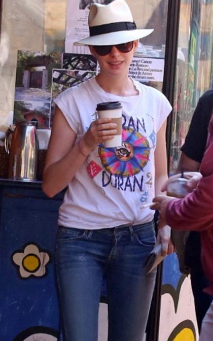 Anne Hathaway Fuels her L.A. Day