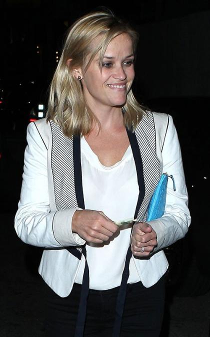 Reese Witherspoon: Sushi Dinner with the Girls